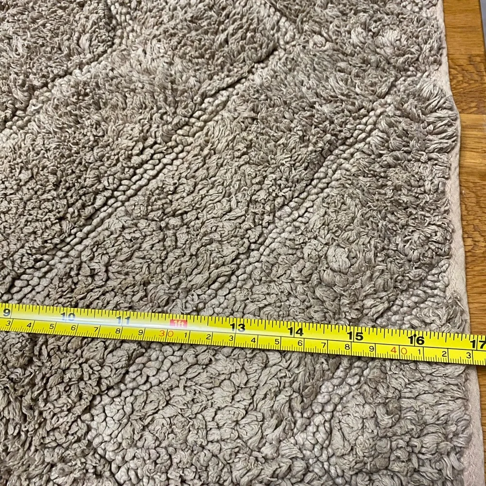 EUC bath mat/rug